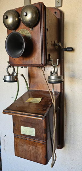 TELEPHONE A MANIVELLE CFN 