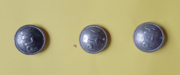 3 boutons PLM D21 mm pleins argentés port compris 