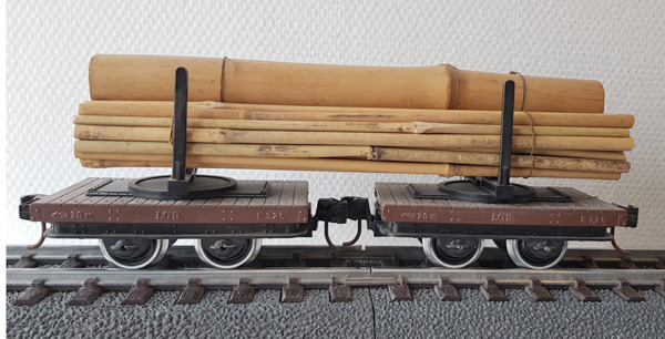 2 wagons à fourches  bambou HAWAII  essieux metalliques pleins ons 